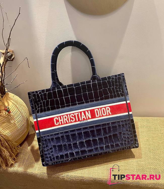 Dior Book tote blue crocodile-effect embroidered velvet 36cm - 1