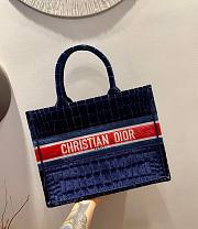 Dior Book tote blue crocodile-effect embroidered velvet 36cm - 4