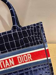 Dior Book tote blue crocodile-effect embroidered velvet 36cm - 5