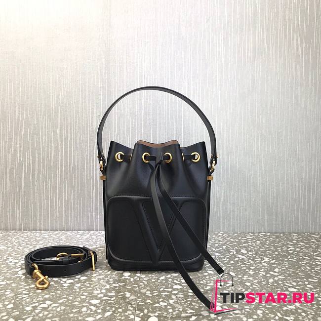 Valentino Bucket bag in black 18cm - 1