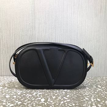 Valentino shoulder bag in black 25cm