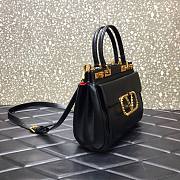 Valentino Garavani Rockstud alcove small top handle bag in black 23cm - 2