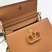 Valentino VSling grainy calfskin handbag in beige 30.5cm - 2