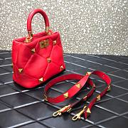 Valentino Roman stud the handle bag in red nappa 20cm - 2