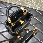 Valentino Roman stud the handle bag in black nappa 20cm - 5