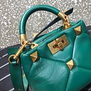 Valentino Roman stud the handle bag in green nappa 20cm - 3