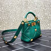 Valentino Roman stud the handle bag in green nappa 20cm - 2