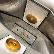 Valentino Roman stud the handle bag in white nappa 20cm - 6