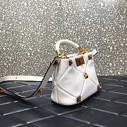 Valentino Roman stud the handle bag in white nappa 20cm - 3
