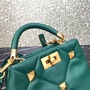 Valentino Roman stud the handle bag in green nappa 21cm - 5