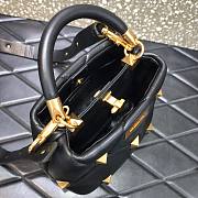 Valentino Roman stud the handle bag in black nappa 21cm - 4