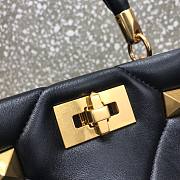 Valentino Roman stud the handle bag in black nappa 21cm - 3