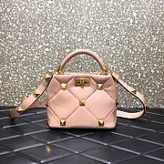 Valentino Roman stud the handle bag in nude nappa 21cm - 1