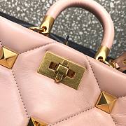 Valentino Roman stud the handle bag in nude nappa 21cm - 4