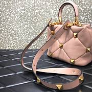 Valentino Roman stud the handle bag in nude nappa 21cm - 3