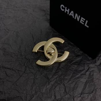 Chanel brooch 004