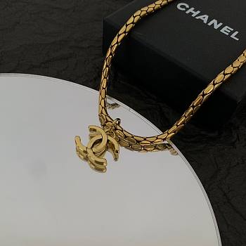 Chanel necklace 002