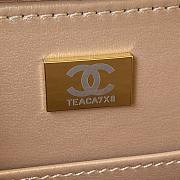 Chanel Vanity case lambskin & gold metal in white 18cm - 2