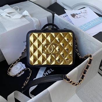 Chanel Vanity case lambskin & gold metal in black 18cm
