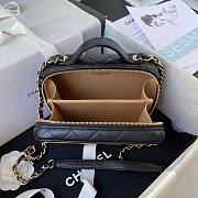 Chanel Vanity case lambskin & gold metal in black 18cm - 4