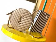 YSL Vinyle round camera bag in chevron-quilted grain de poudre embossed beige leather 17cm - 1