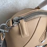 Givenchy Antigona bag in grained leather in beige BB05118012 28/30cm - 2