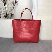 Givenchy Antigona shopping bag in crocodile effect leather in red 34cm - 2