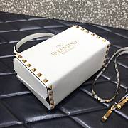 Valentino Rockstud alcove grainy calfskin box bag in white 19cm - 3