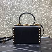 Valentino Rockstud alcove grainy calfskin box bag in black 19cm - 1