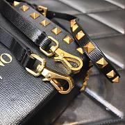 Valentino Rockstud alcove grainy calfskin box bag in black 19cm - 5