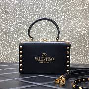 Valentino Rockstud alcove grainy calfskin box bag in black 19cm - 4