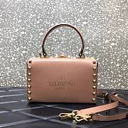 Valentino Rockstud alcove grainy calfskin box bag in nude 19cm - 3