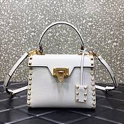 Valentino small Rockstud alcove grainy calfskin handbag in white 22cm - 1