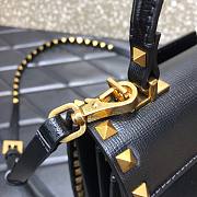 Valentino small Rockstud alcove grainy calfskin handbag in black 22cm - 2