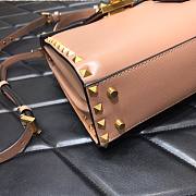 Valentino small Rockstud alcove grainy calfskin handbag in nude 22cm - 2