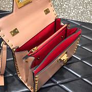 Valentino small Rockstud alcove grainy calfskin handbag in nude 22cm - 6