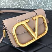 Valentino small Supervee crossbody calfskin bag in beige 18cm - 6