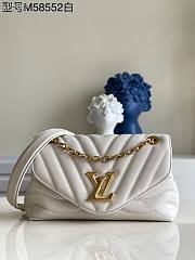 LV New Wave Chain Bag MM in ivoire M58549 24cm - 1