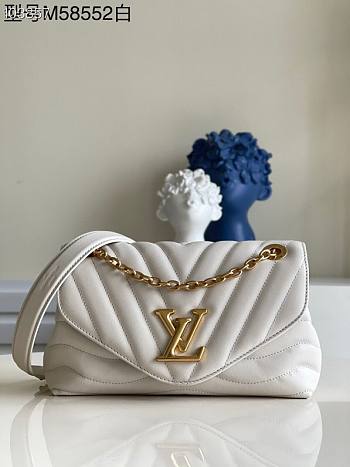 LV New Wave Chain Bag MM in ivoire M58549 24cm