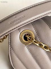 LV New Wave Chain Bag MM in taupe M58550 24cm - 3