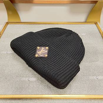 Louis Vuitton wool hat in black 000