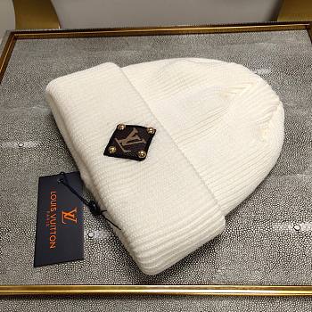 Louis Vuitton wool hat in white 000