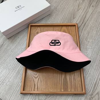 Balenciaga two sided bucket hat in pink