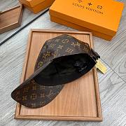 Louis Vuitton leather cap in brown - 5