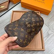 Louis Vuitton leather cap in brown - 3