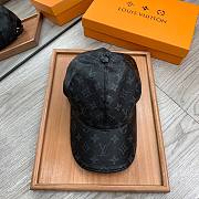 Louis Vuitton leather cap in black - 1