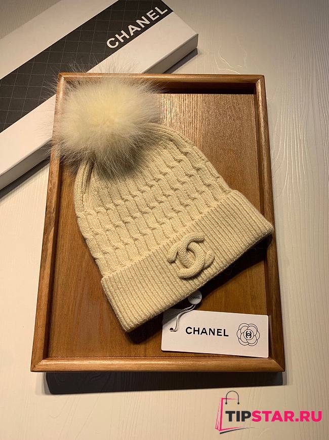Chanel wool hat in white - 1
