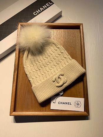 Chanel wool hat in white