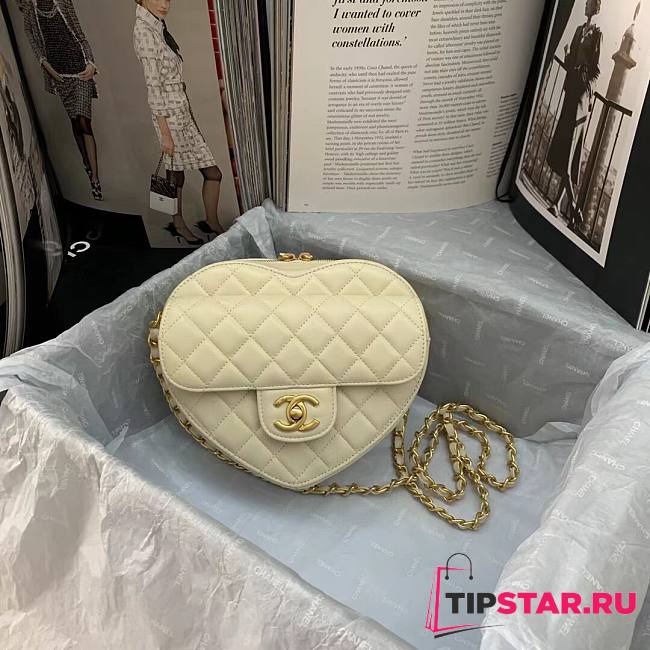 Chanel Heart-shaped flap bags in white AS2060 20cm - 1