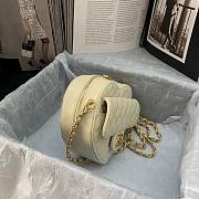 Chanel Heart-shaped flap bags in white AS2060 20cm - 3